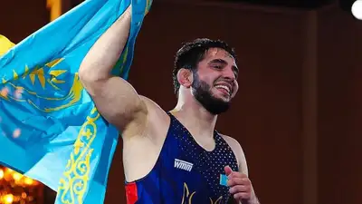 Сборная Казахстана продолжает успешно выступать на молодежном чемпионате Азии по борьбе, который проходит в Дананге (Вьетнам). В копилку команды добавились еще четыре награды, включая золотую медаль.