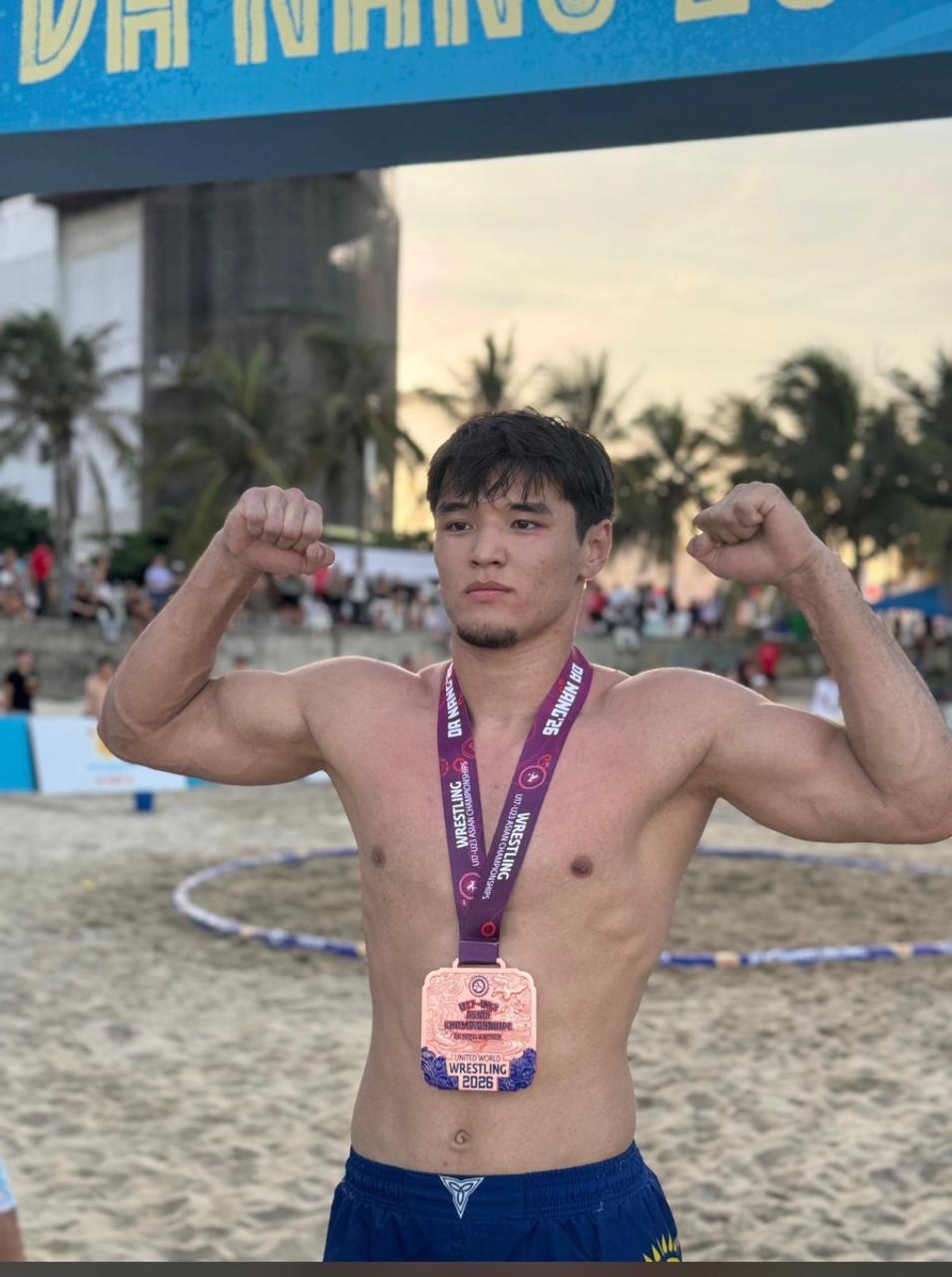 Адильбек Ерболатов завоевал бронзу чемпионата Азии U17 по пляжной борьбе